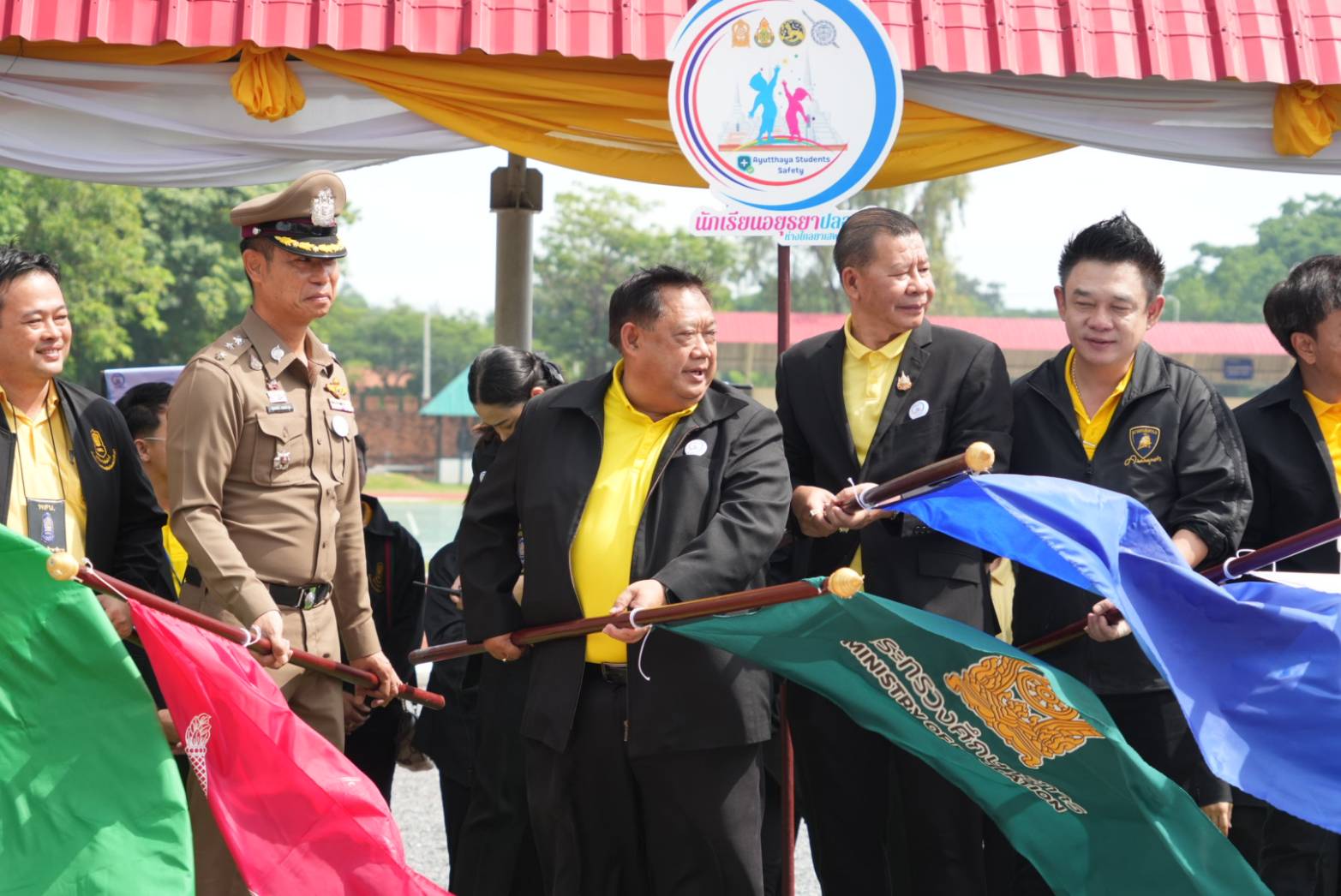 สพฐ. จับมือตำรวจภูธรฯ และภาคีเครือข่าย คิกออฟ ปล่อยคาราวานตรวจร่วม สร้างความปลอดภัยนักเรียนอยุธยา